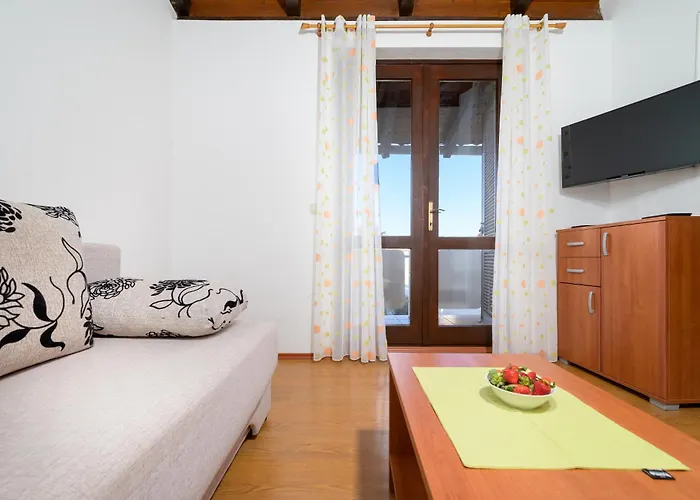 Apartament Pinjola *